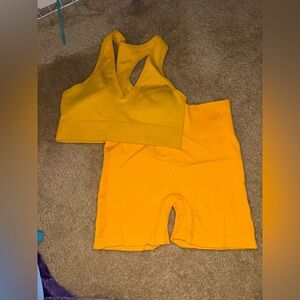 Super cute mustard V-neck matching sportswear set